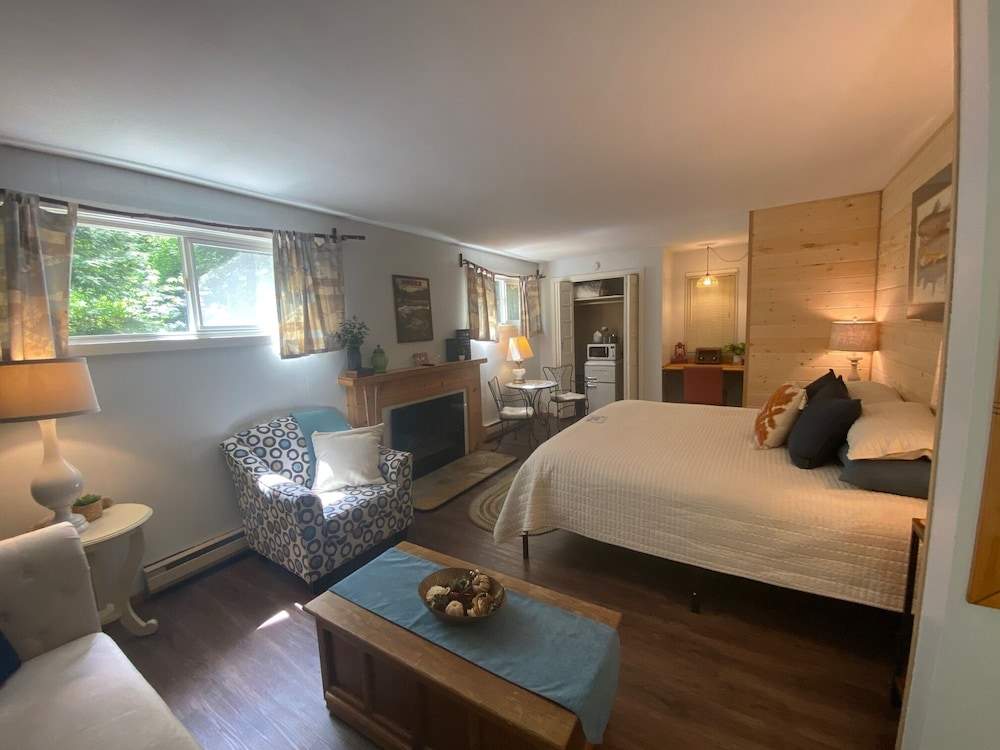 Manitou Lodge