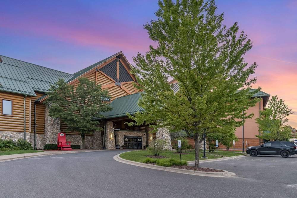 Three Bears Waterpark Resort Near Tomah, Ascend Collection Hotel