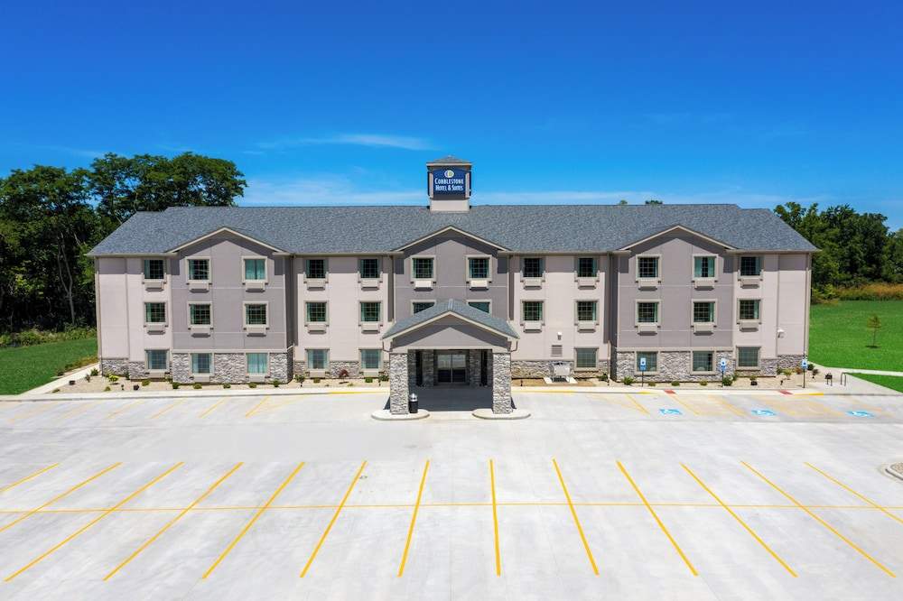 Cobblestone Hotel & Suites-Bellefontaine