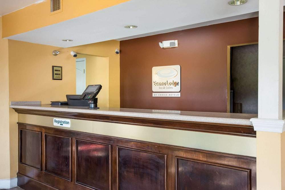 Econo Lodge Inn & Suites Brooks - Louisville South