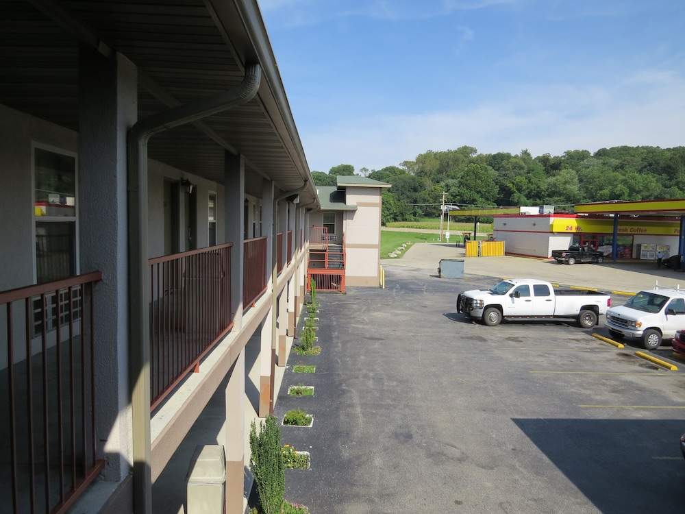 First Western Inn Caseyville