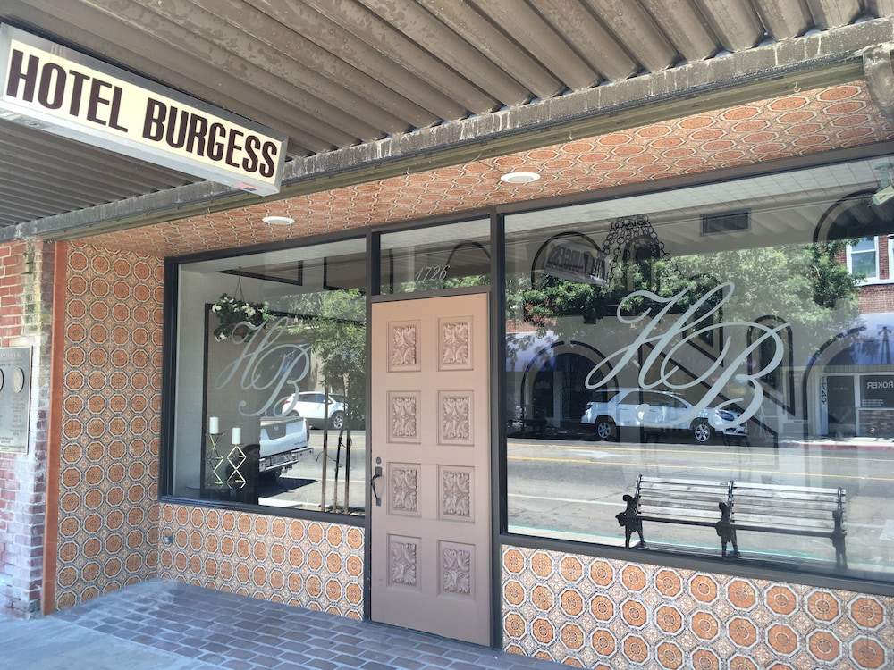 Hotel Burgess