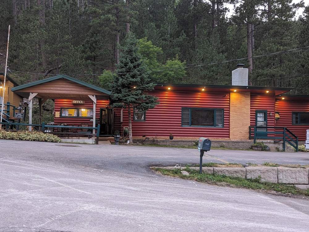 Ponderosa Pines Inn and Cabins