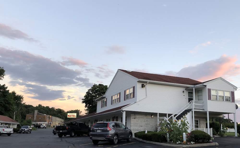 Chisholms Motor Inn