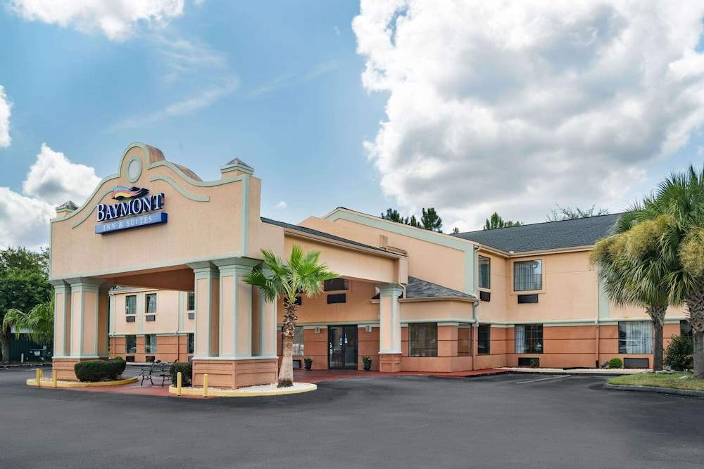 Red Roof Inn & Suites Hinesville
