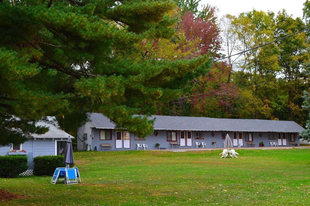 Chamber Lane Motel