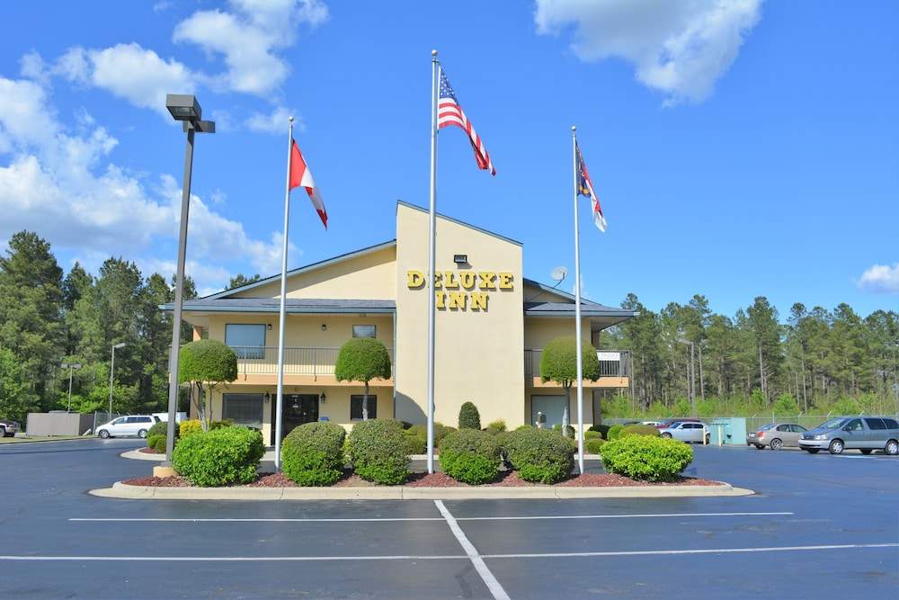 Deluxe Inn Fayetteville - I-95 Exit 49