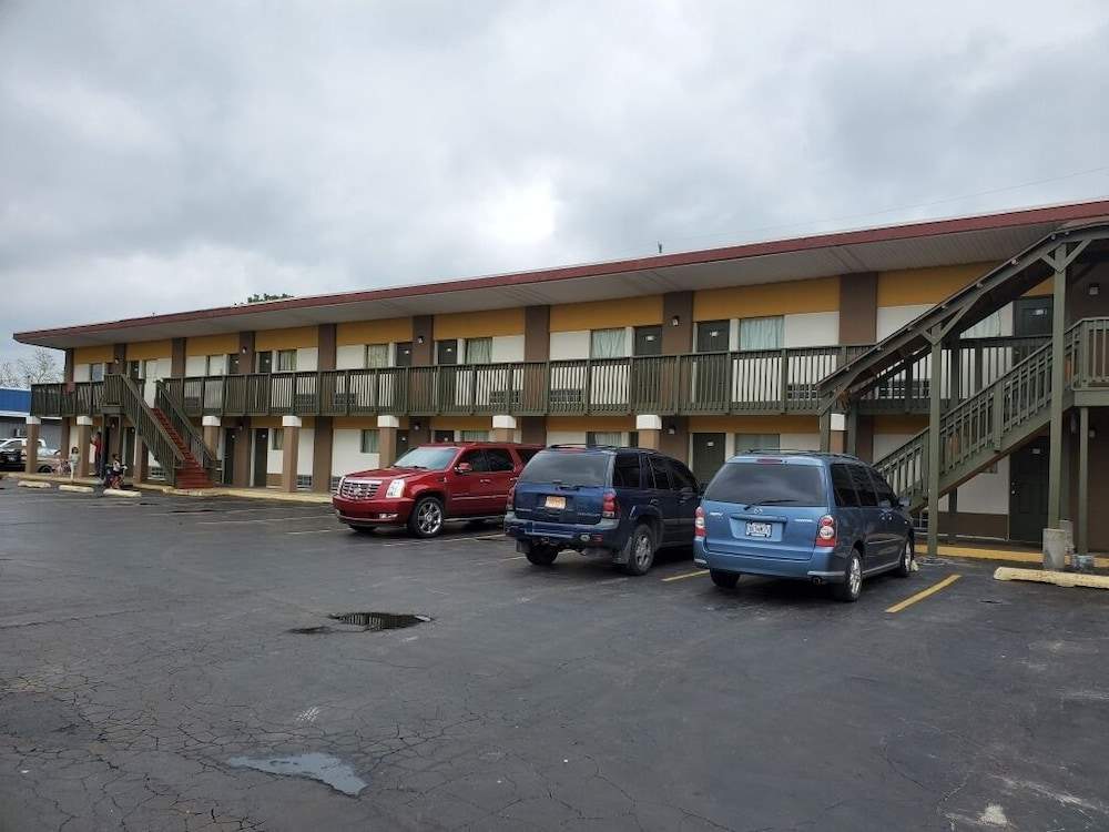 Trailway Motel