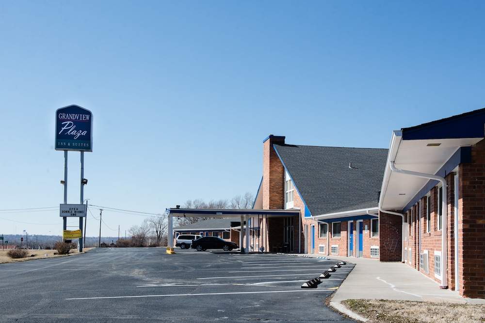 Grand View Plaza Inn & Suites