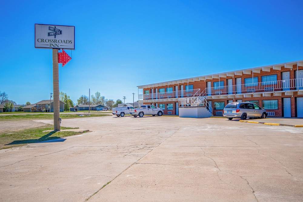 OYO Crossroads Inn