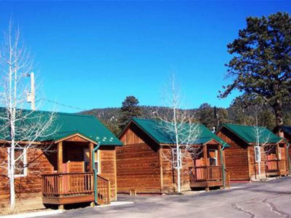 Eagle Fire Lodge & Cabins