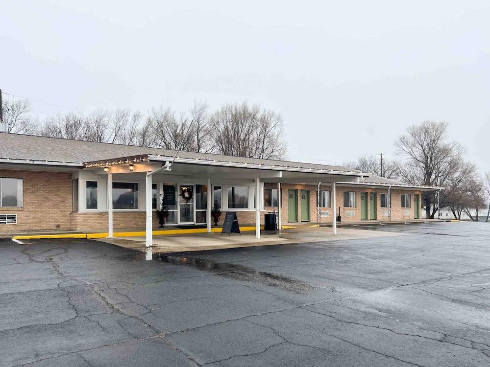 The Trail Inn - Slayton, MN - HWY 59