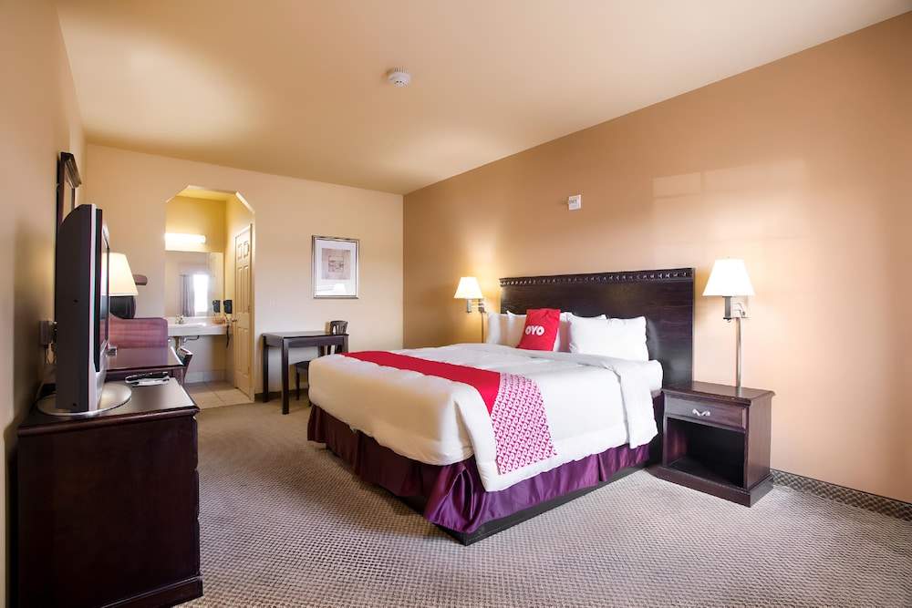 OYO Hotel Valley View TX, I-35