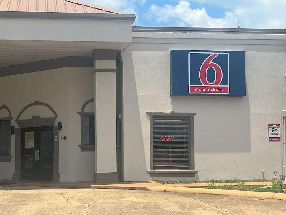 Studio 6 Hammond, LA – I12 – I55