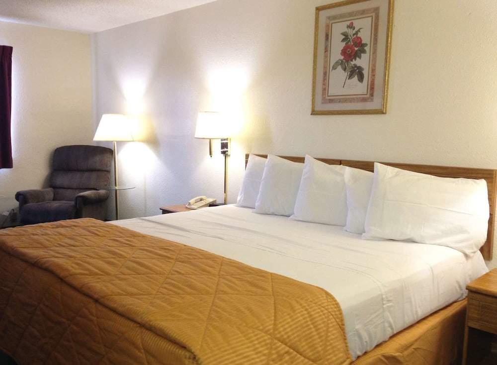 Capital O Amerihost Inn and Suites Fulton Hwy 54 MO