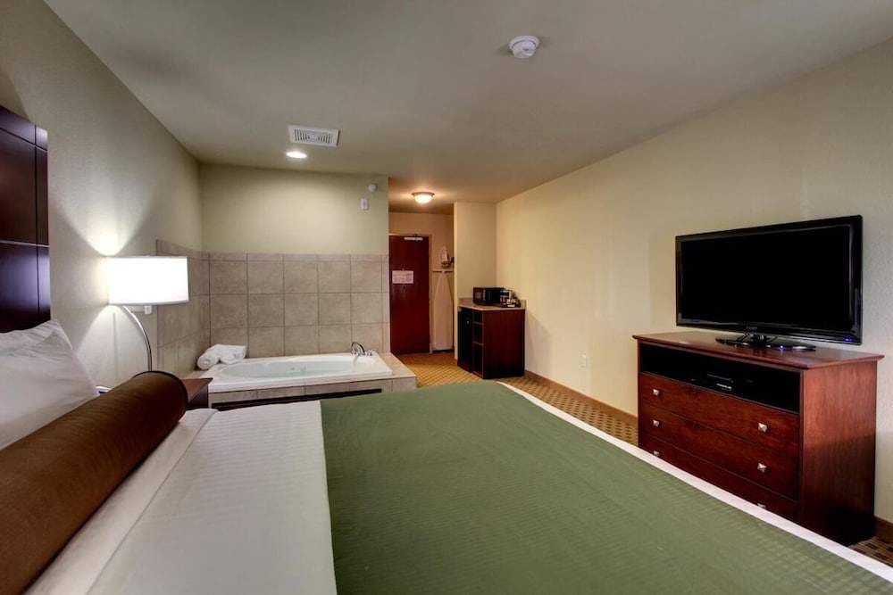 Cobblestone Inn & Suites