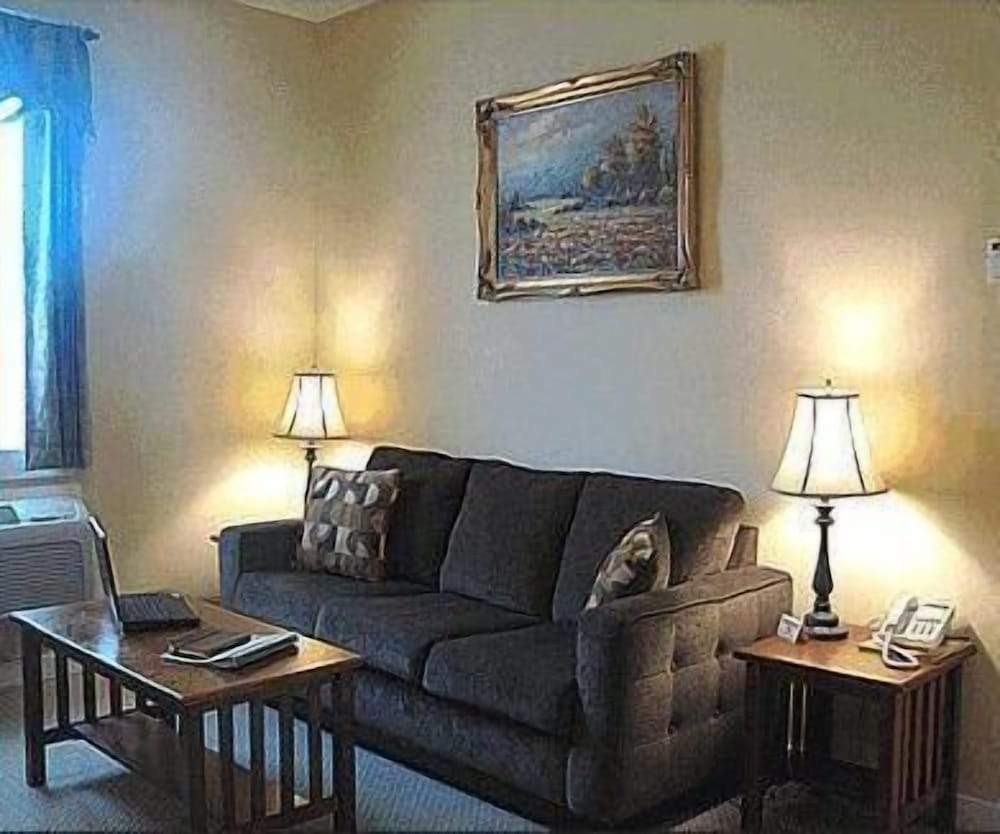 Colonel's Suites