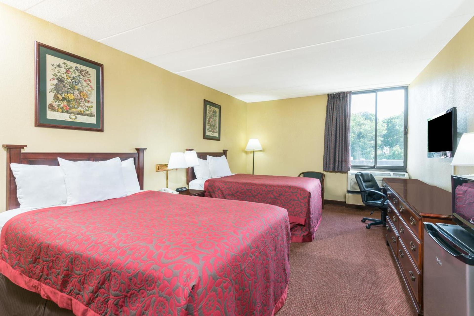 Days Inn by Wyndham Hagerstown I-70 photo 21