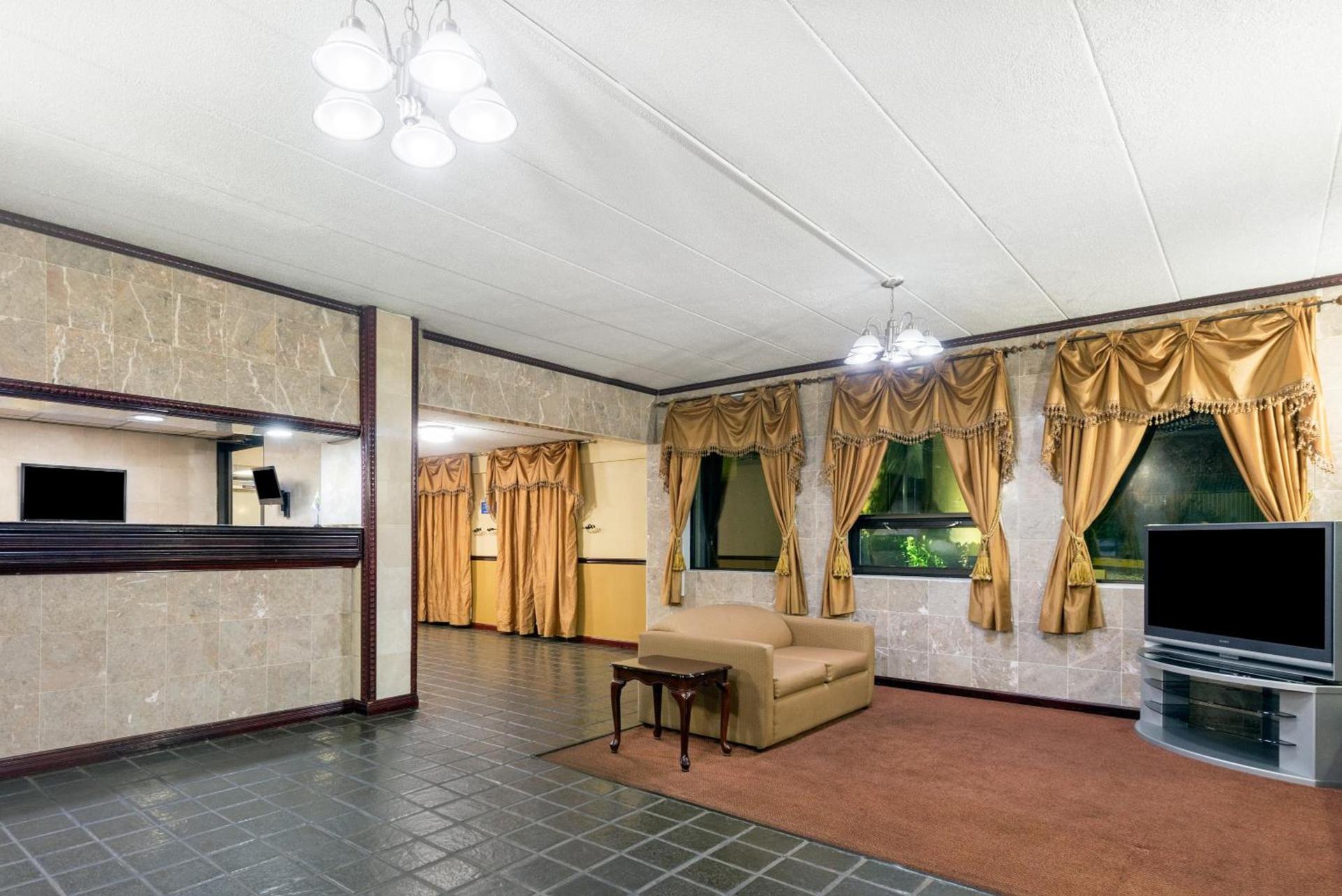 Days Inn by Wyndham Hagerstown I-70 photo 15