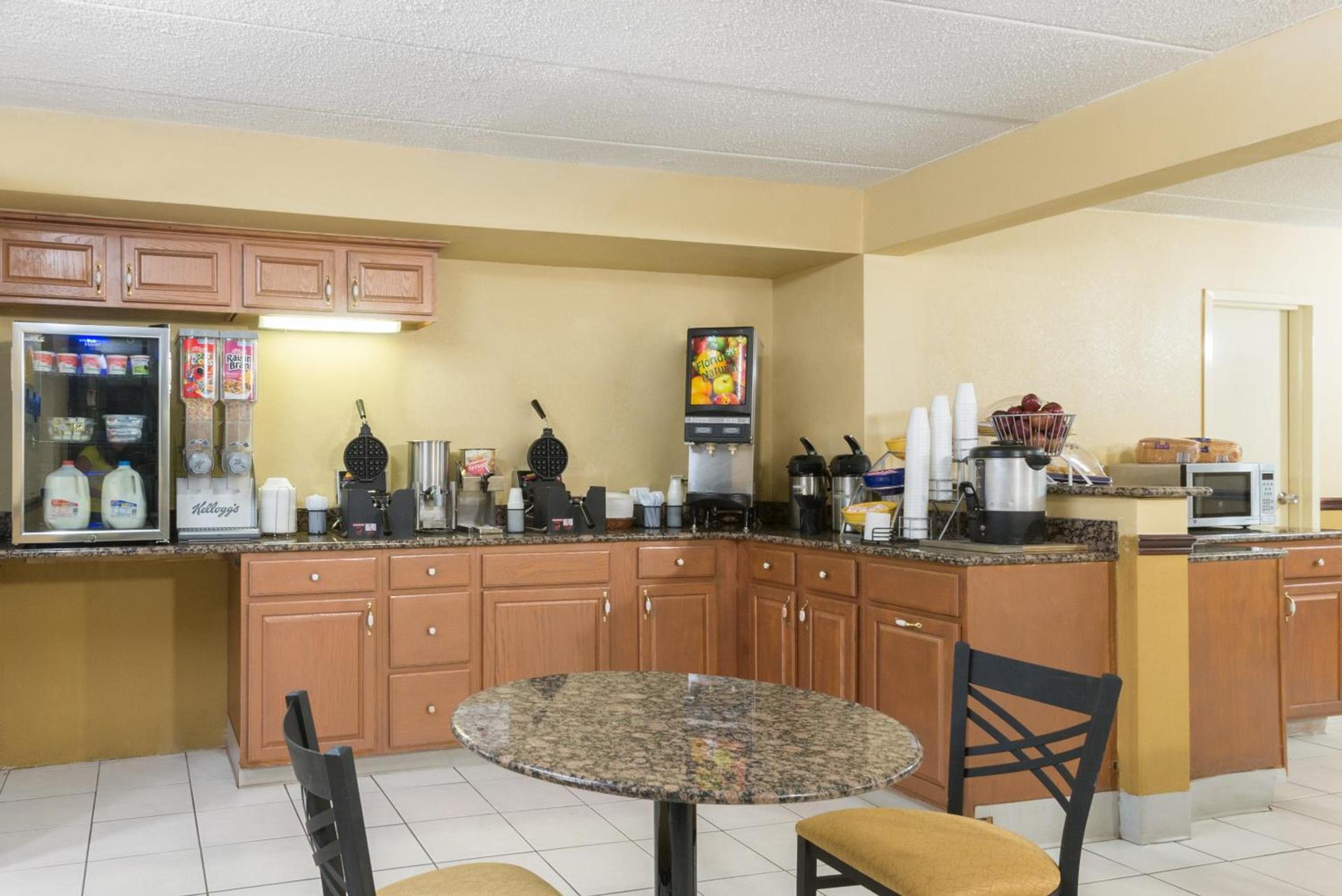 Days Inn by Wyndham Hagerstown I-70 photo 17