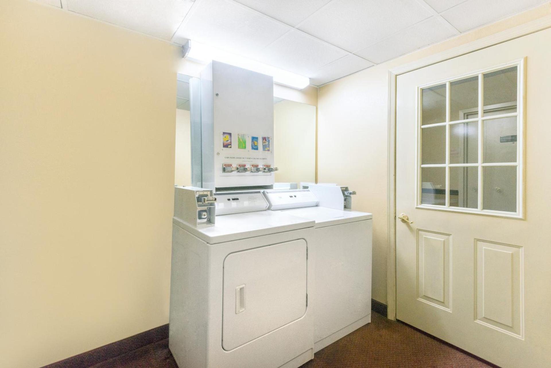 Days Inn by Wyndham Hagerstown I-70 photo 29