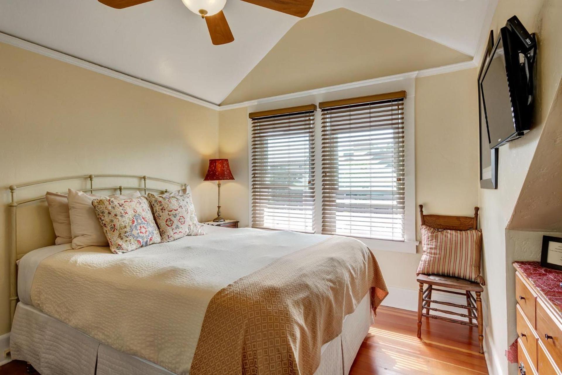Hillcrest House Bed & Breakfast photo 55