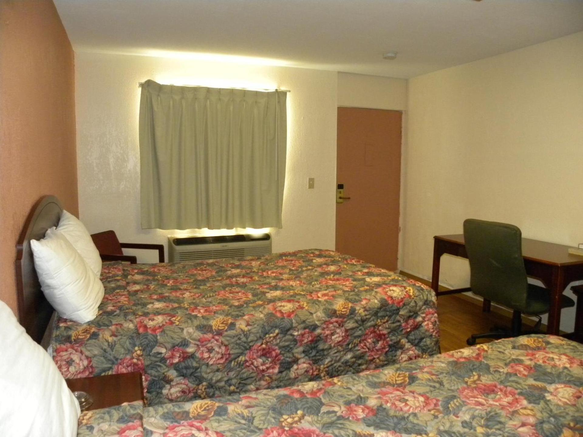 Guest Inn Rogers photo 54