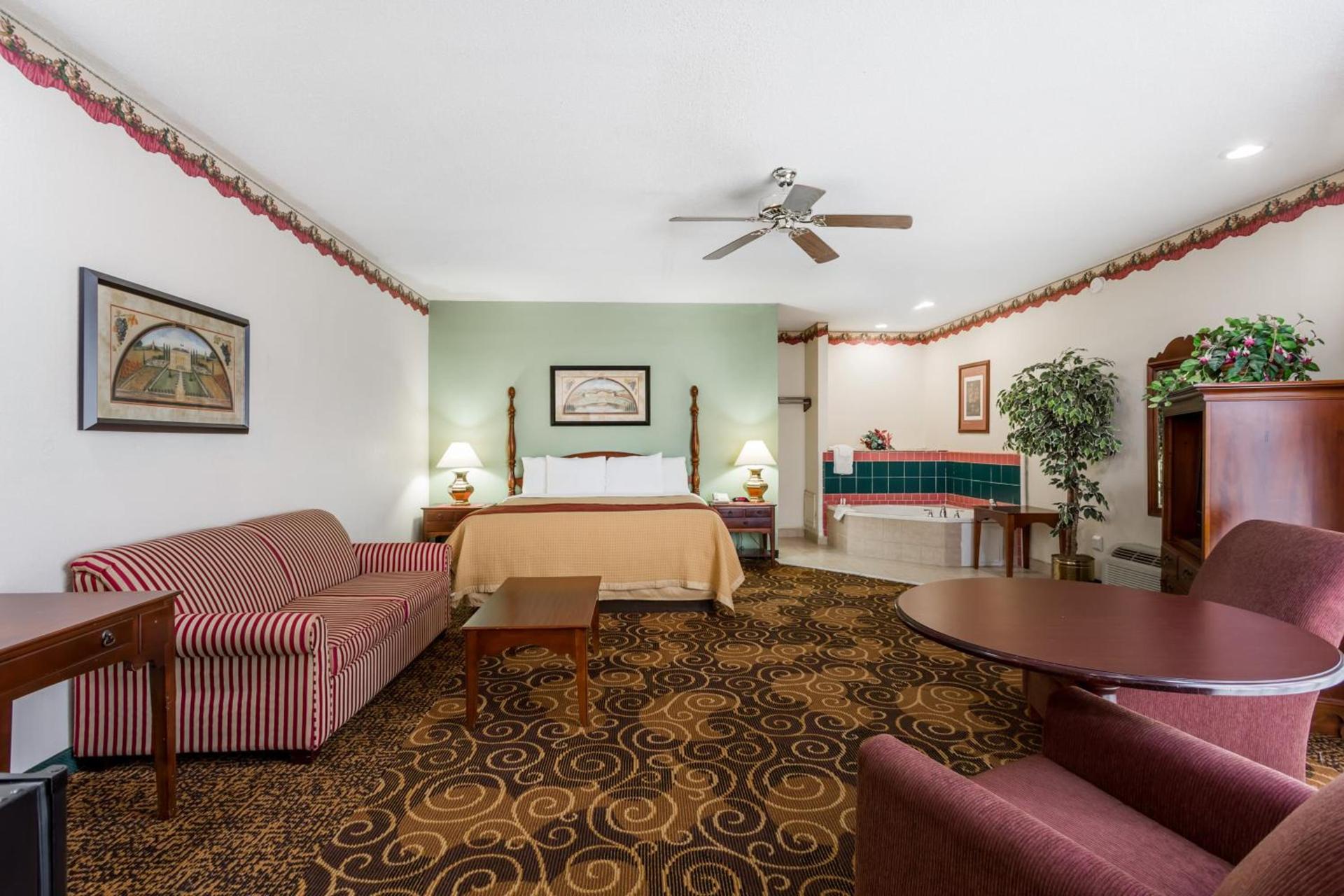 Red Roof Inn Orangeburg photo 21