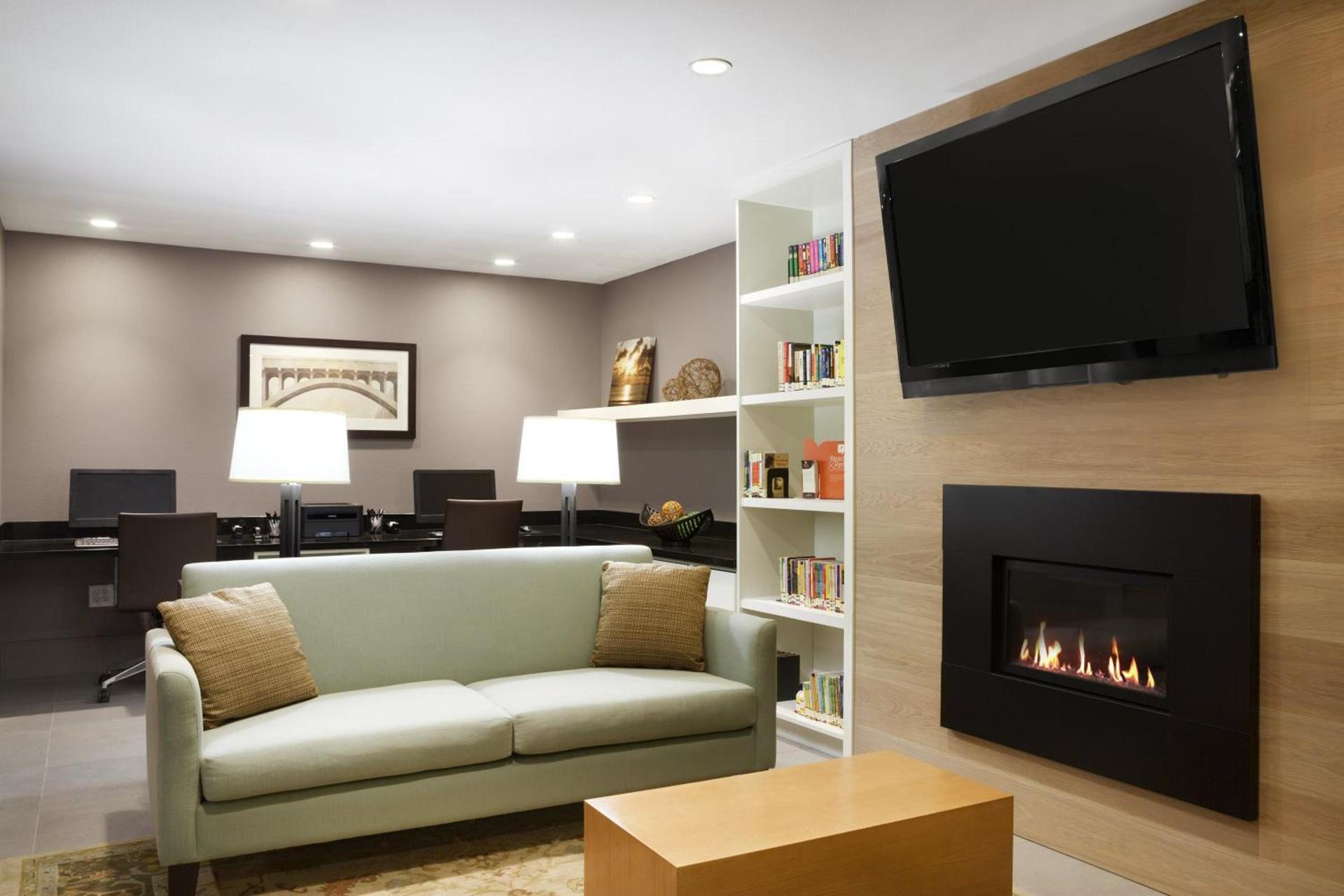 Country Inn & Suites by Radisson, Indianola, IA photo 22