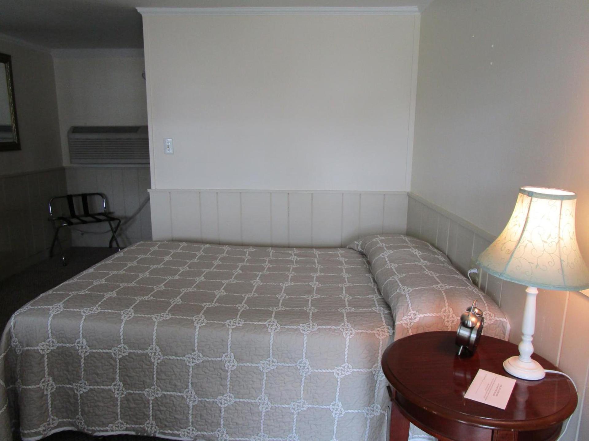 Shea's Riverside Inn & Motel photo 11