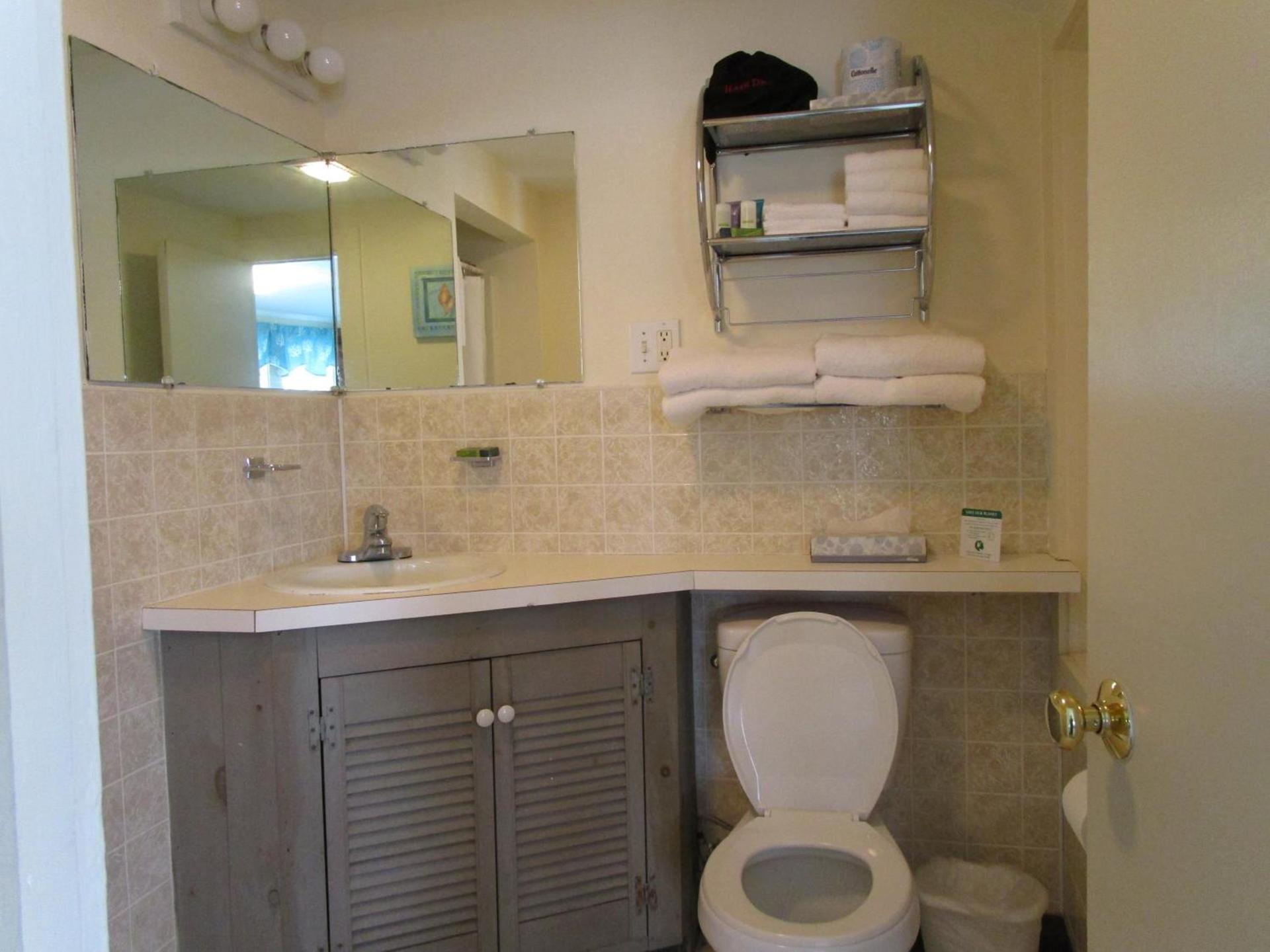 Shea's Riverside Inn & Motel photo 32