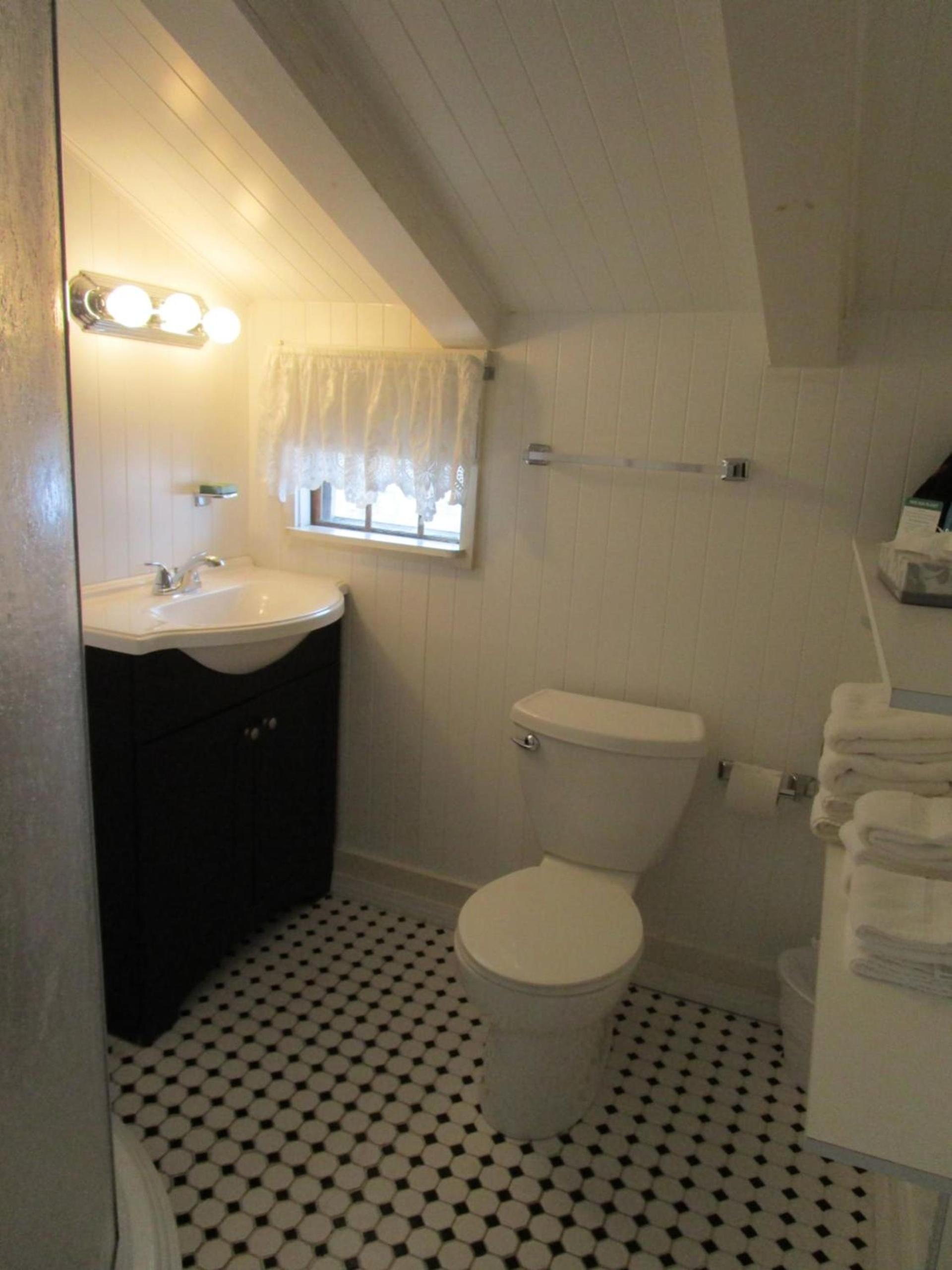 Shea's Riverside Inn & Motel photo 20
