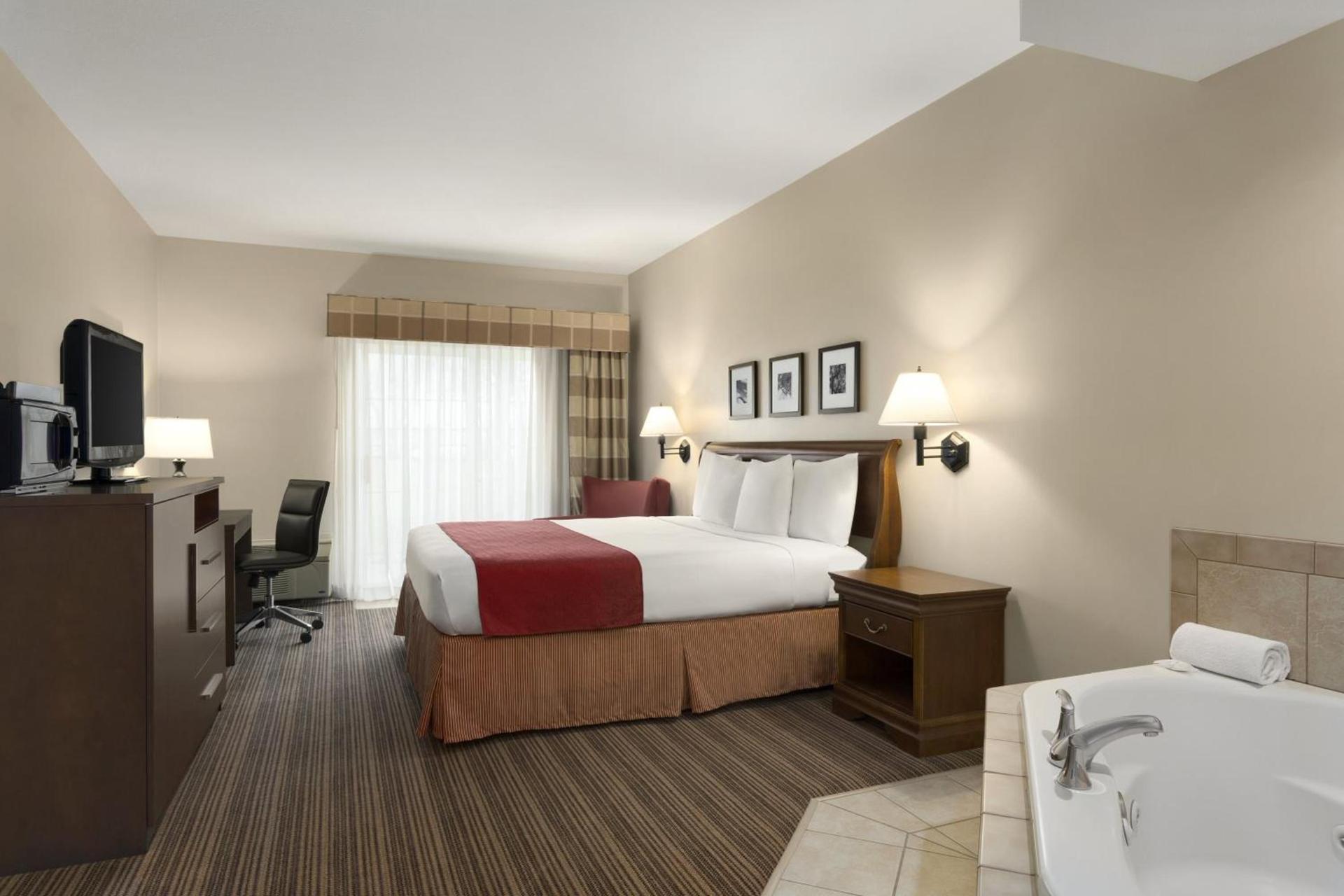 Country Inn & Suites by Radisson, Cedar Rapids Airport, IA photo 13