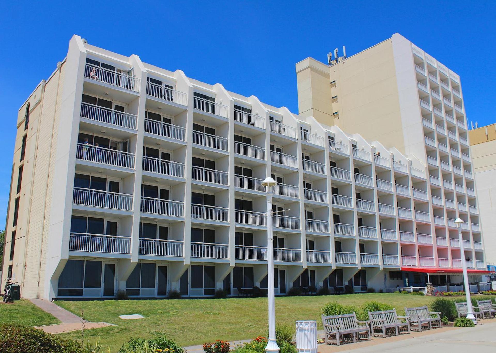 Ocean Sands Resort, Oceanfront, Virginia Beach by Vacatia photo 5
