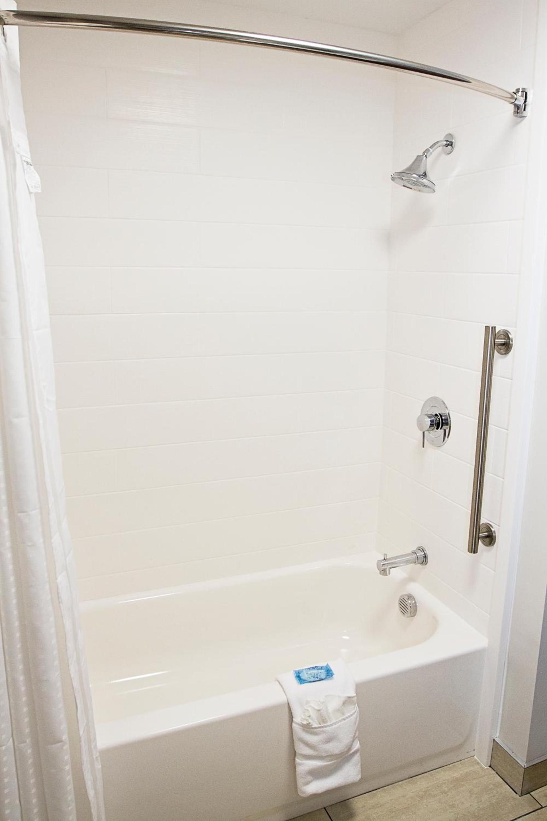 Holiday Inn Express & Suites Greenwood Mall by IHG photo 2