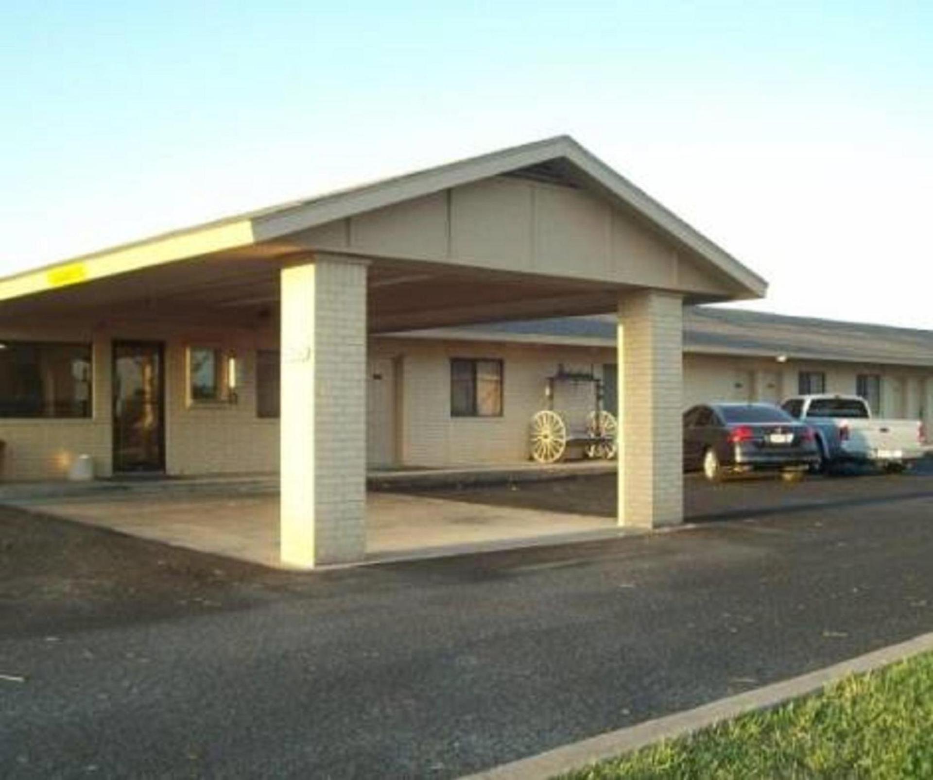Hebbronville Executive Inn photo 3