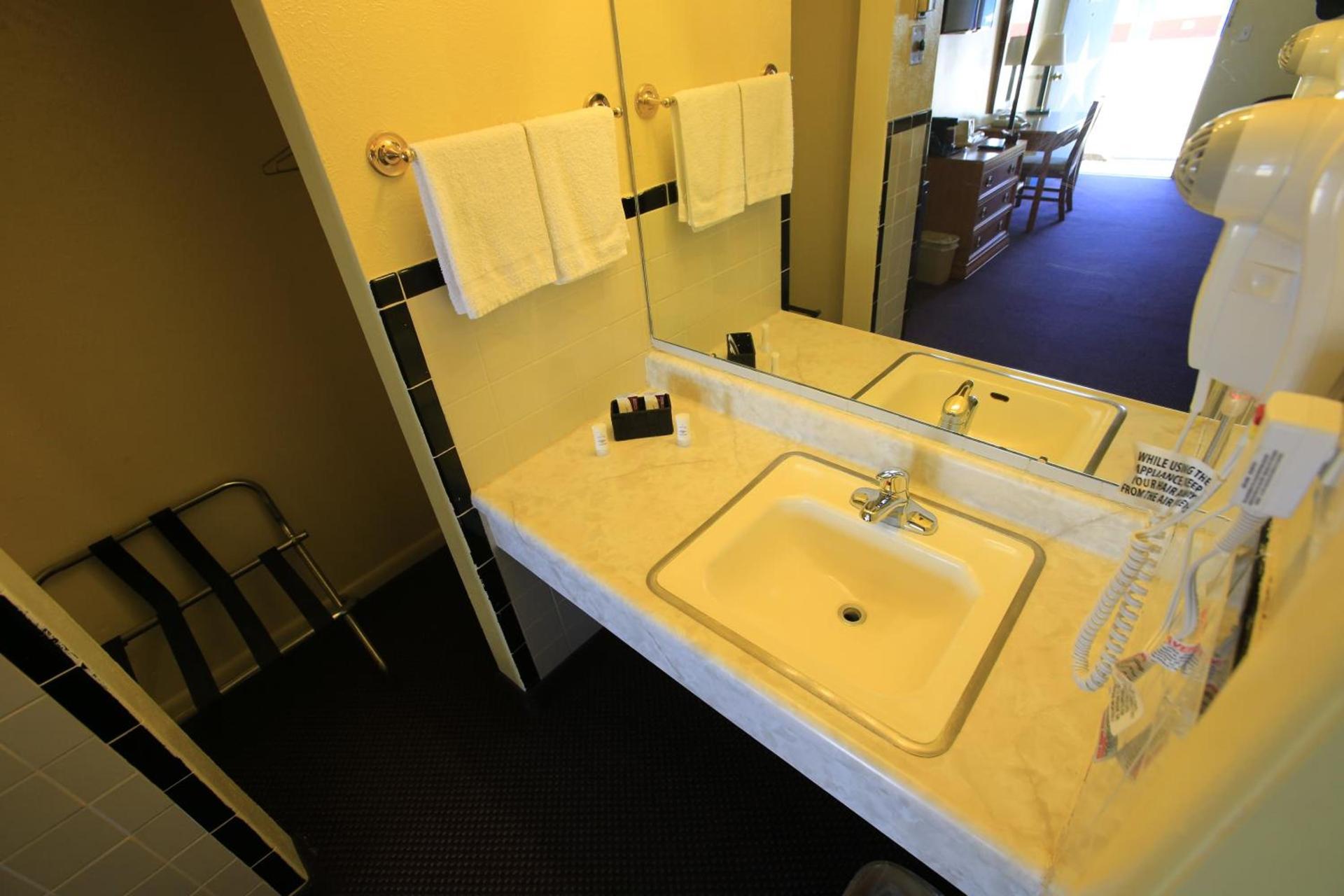 Shamrock Country Inn photo 16