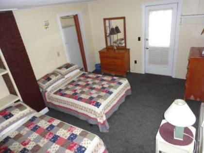 Sandpiper Beachfront Motel photo 19