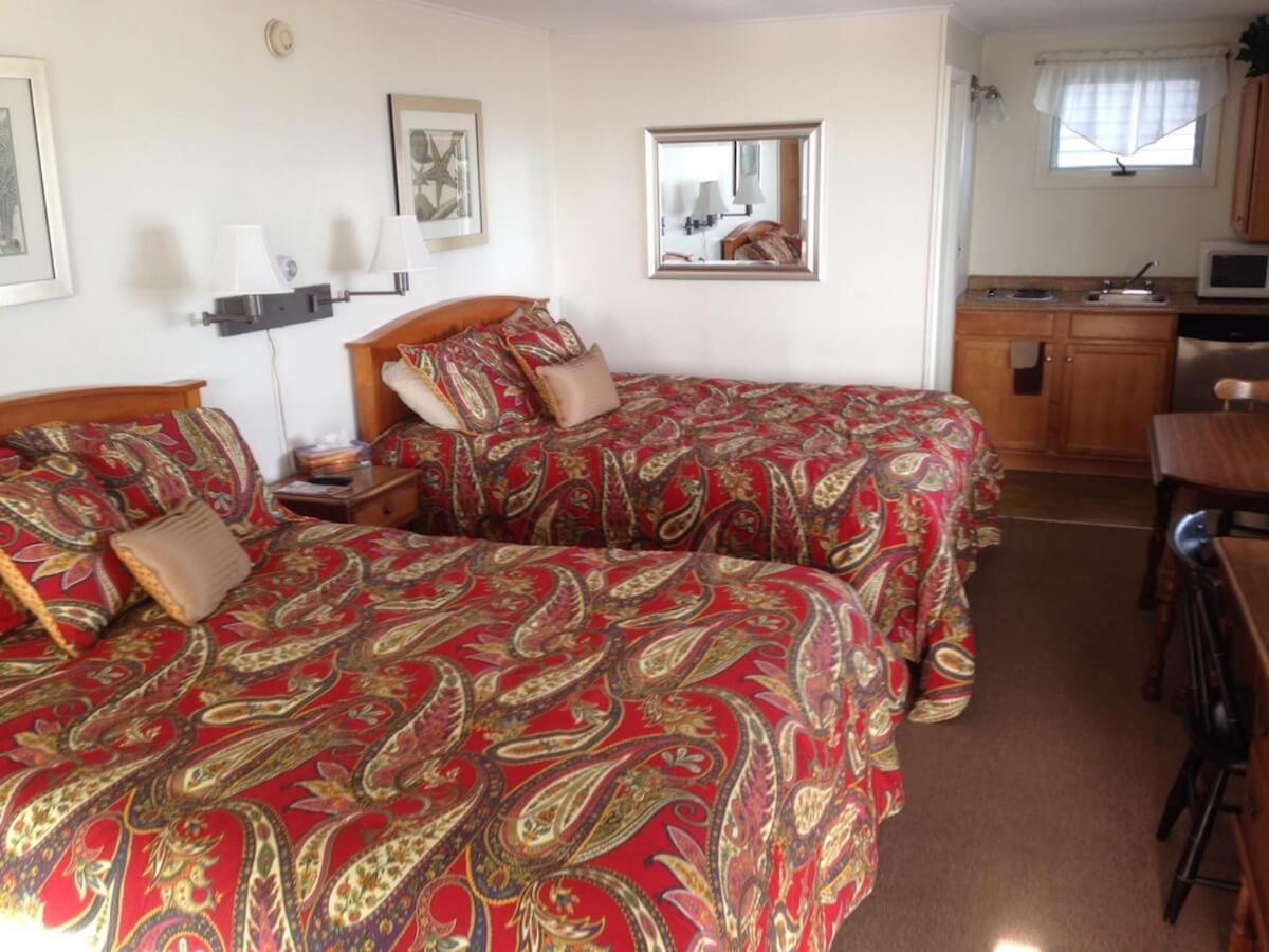 Sandpiper Beachfront Motel photo 46