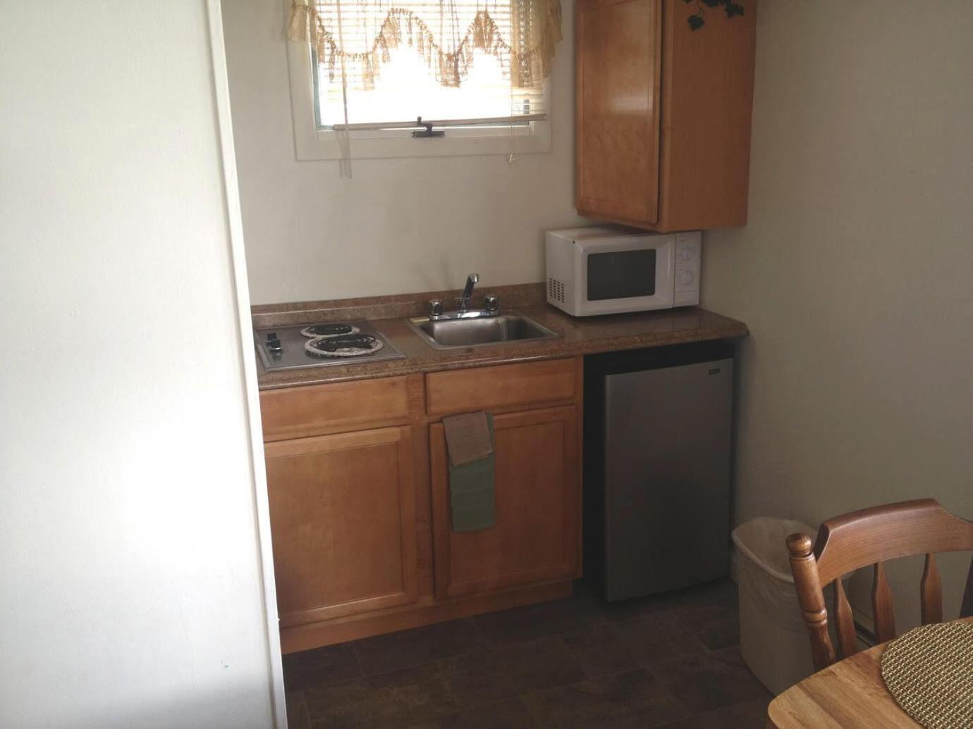 Sandpiper Beachfront Motel photo 3