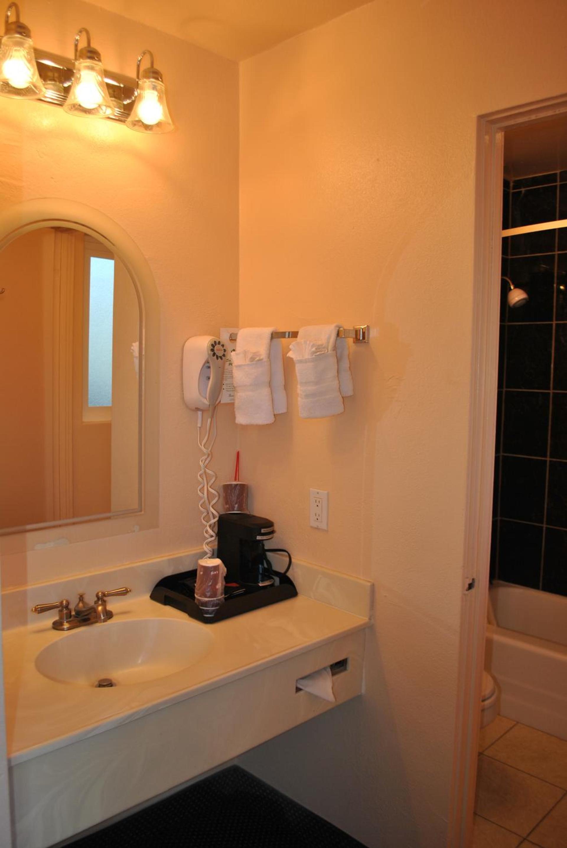 Budget Inn photo 22