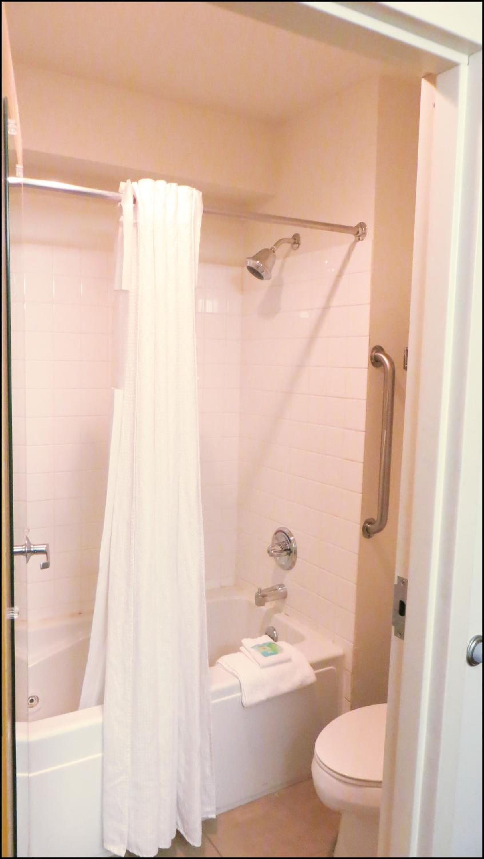 Peppermill Empress Inn photo 42