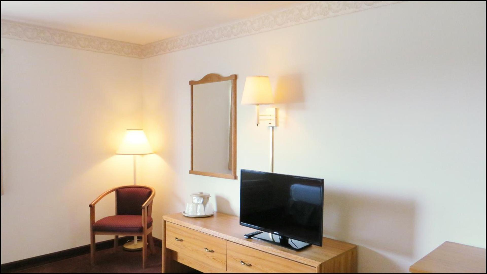 Peppermill Empress Inn photo 38