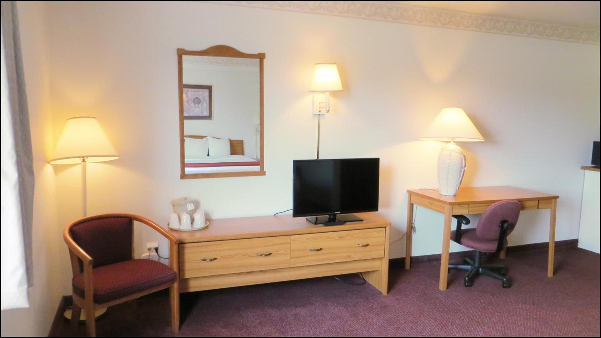 Peppermill Empress Inn photo 41
