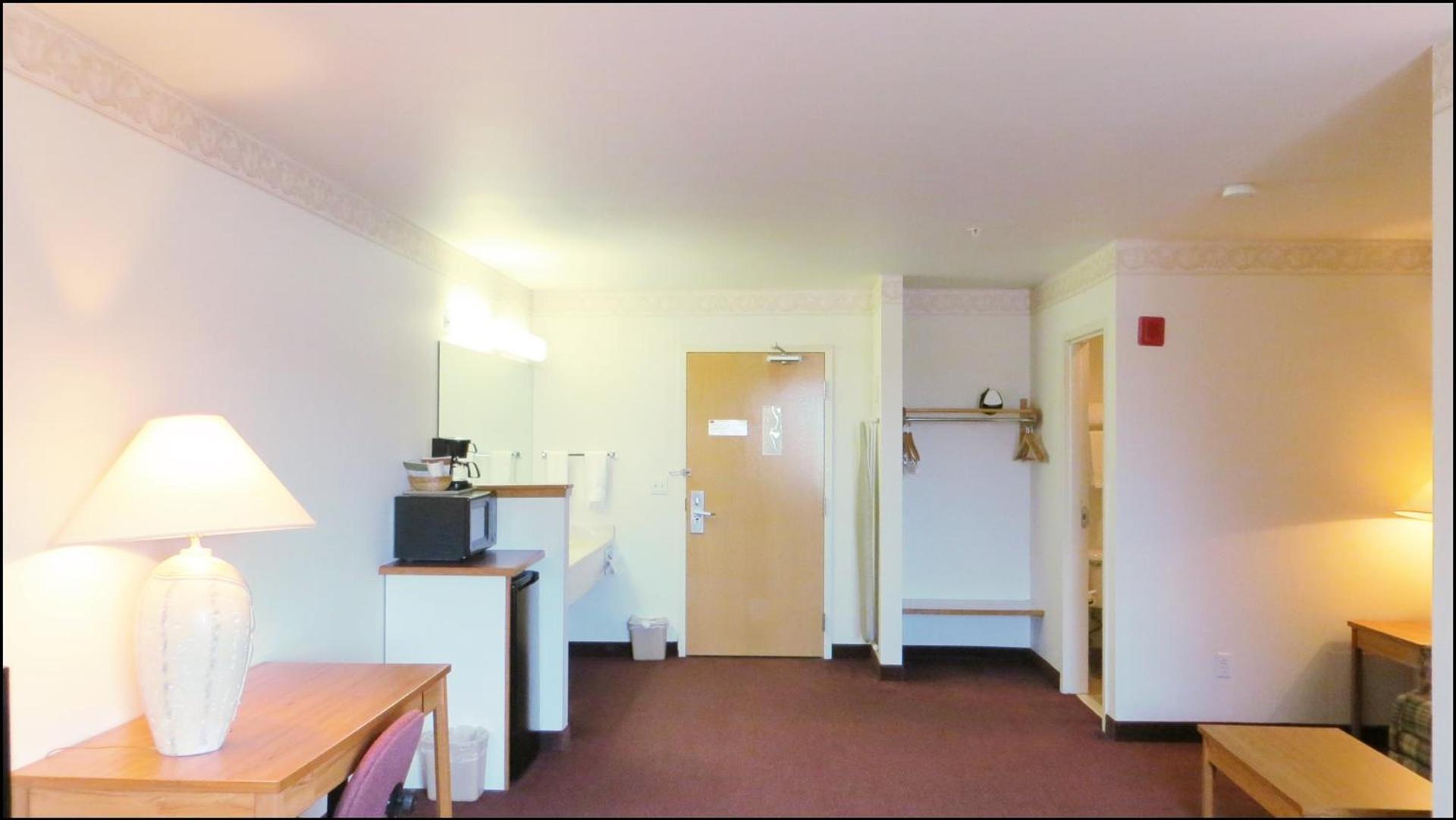 Peppermill Empress Inn photo 45
