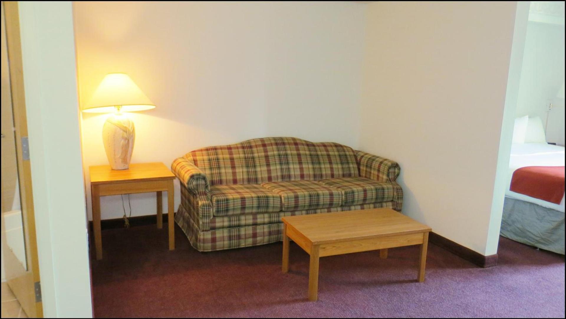 Peppermill Empress Inn photo 52