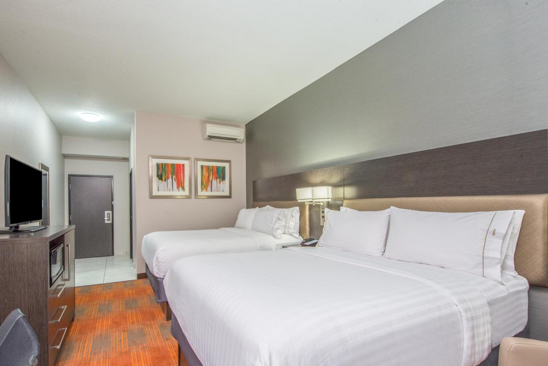 Holiday Inn Express & Suites Shawnee - Kansas City West by IHG photo 3