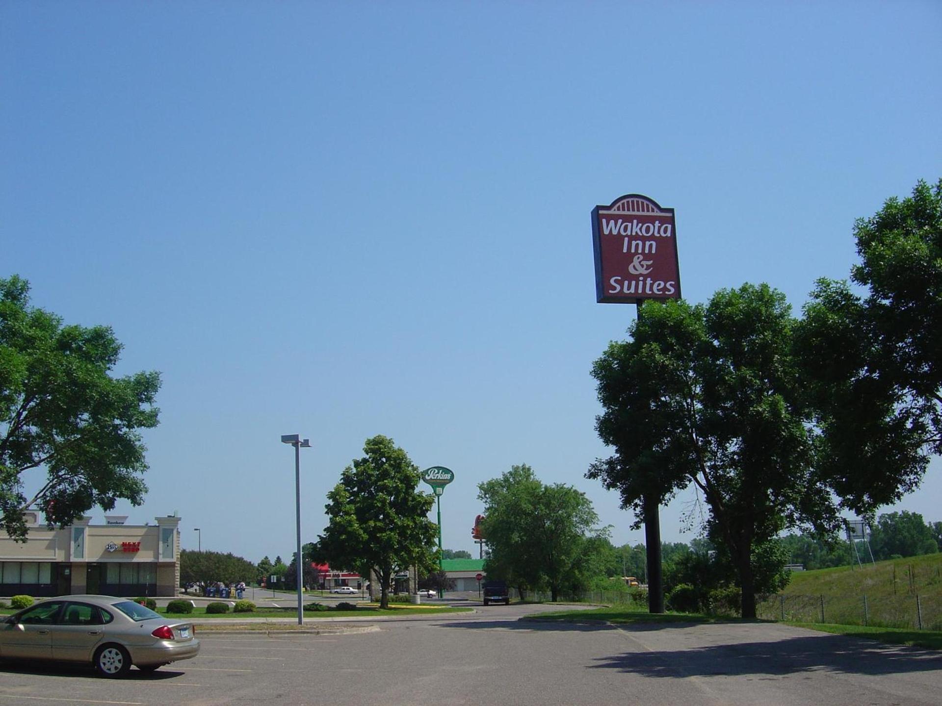 Wakota Inn and Suites photo 11