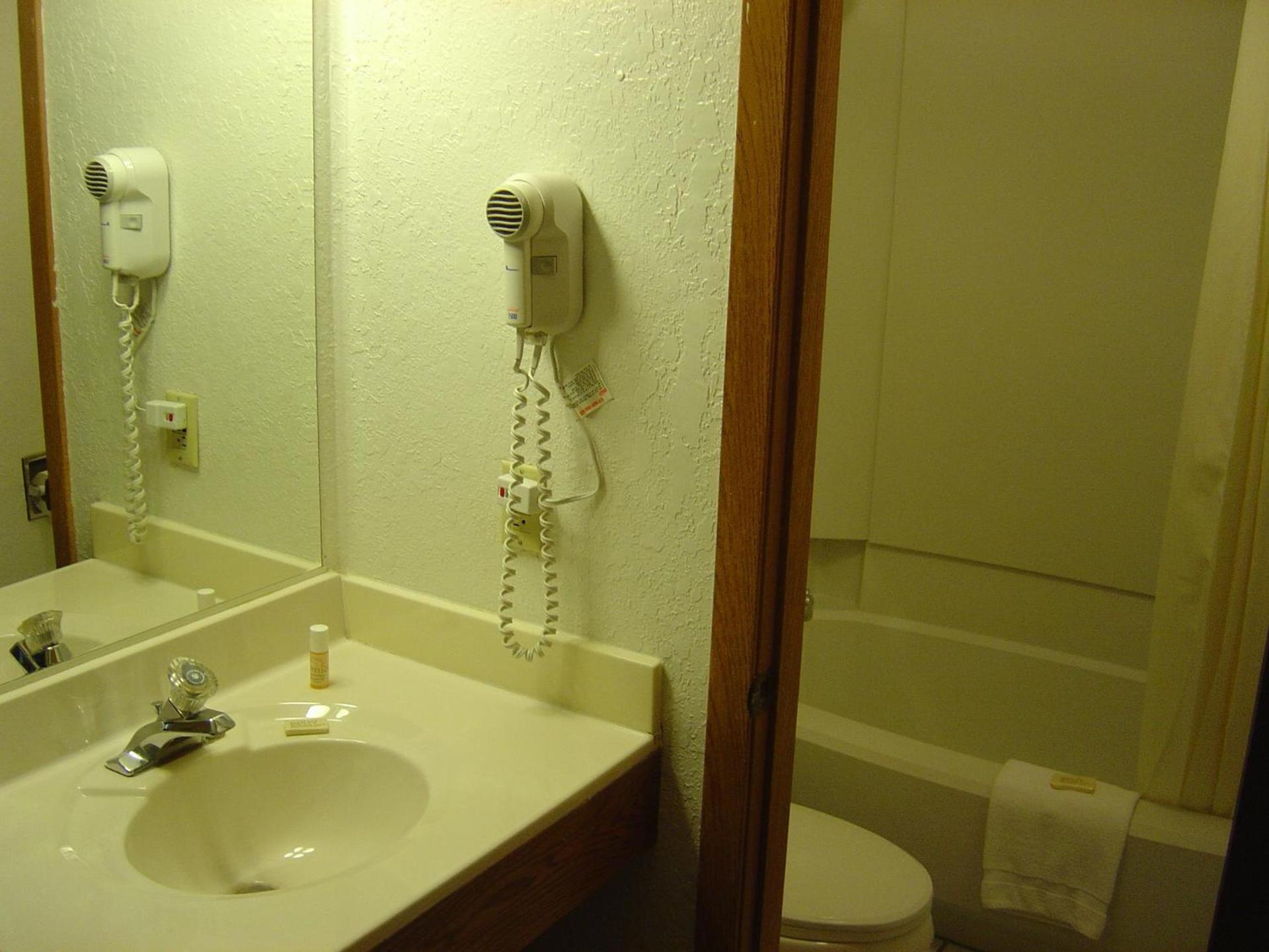 Wakota Inn and Suites photo 17