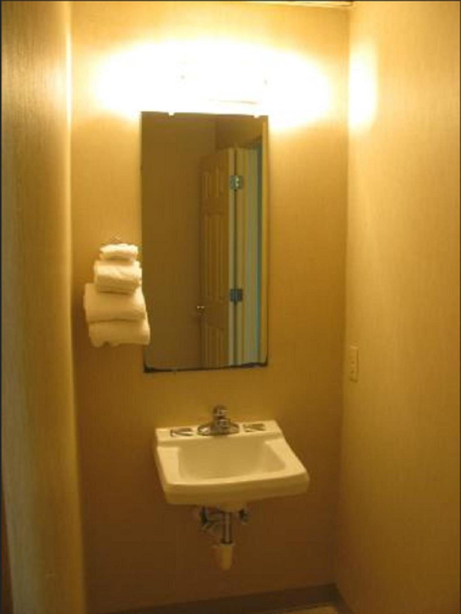 Sandpiper Motel photo 3